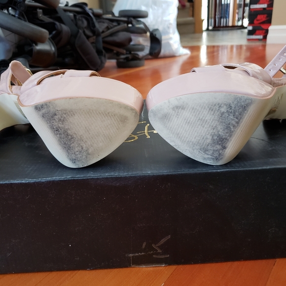 Colin Stuart Patent Beige Strappy Heels size 6 - Picture 4 of 5